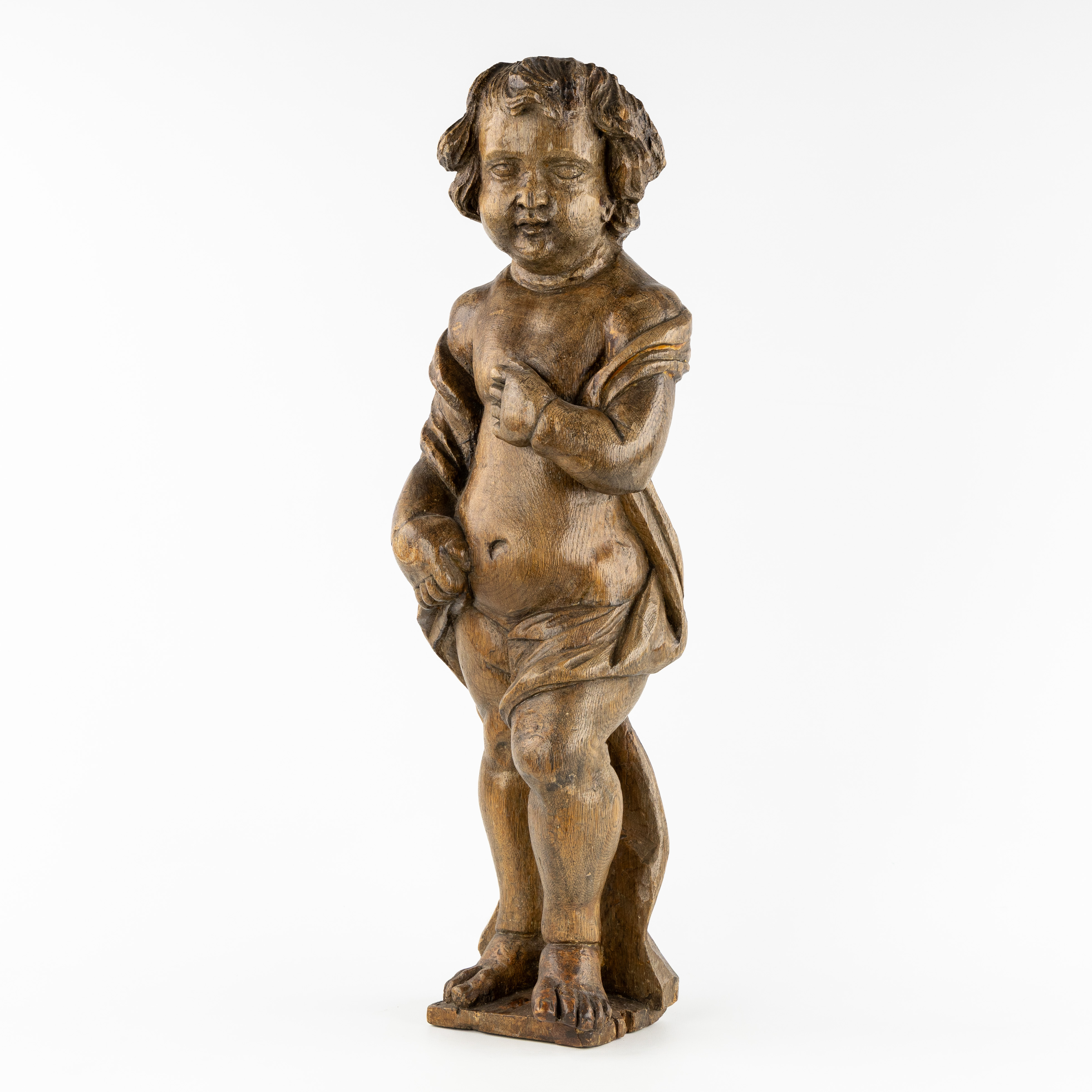 Een beeld van een cherubijn of putto, gesculpteerd hout, Barokke stijl, 18de/19de eeuw. (L:21 x W:15 x H:71 cm)